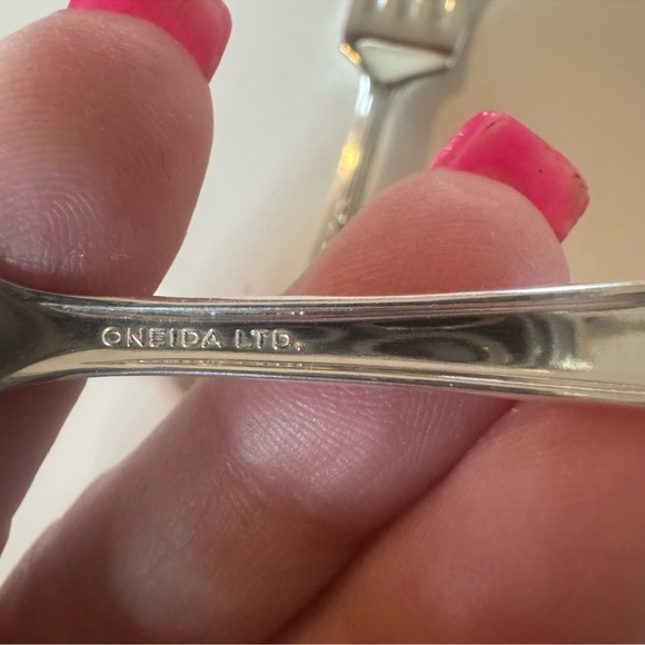 Oneida LTD Hostess Silver Serving Utensil Set; $99 retail - Picture 4 of 6